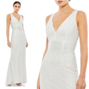 Mac Duggal Scalloped Neckline Sequined Evening Gown White Sleeveless Size 6
